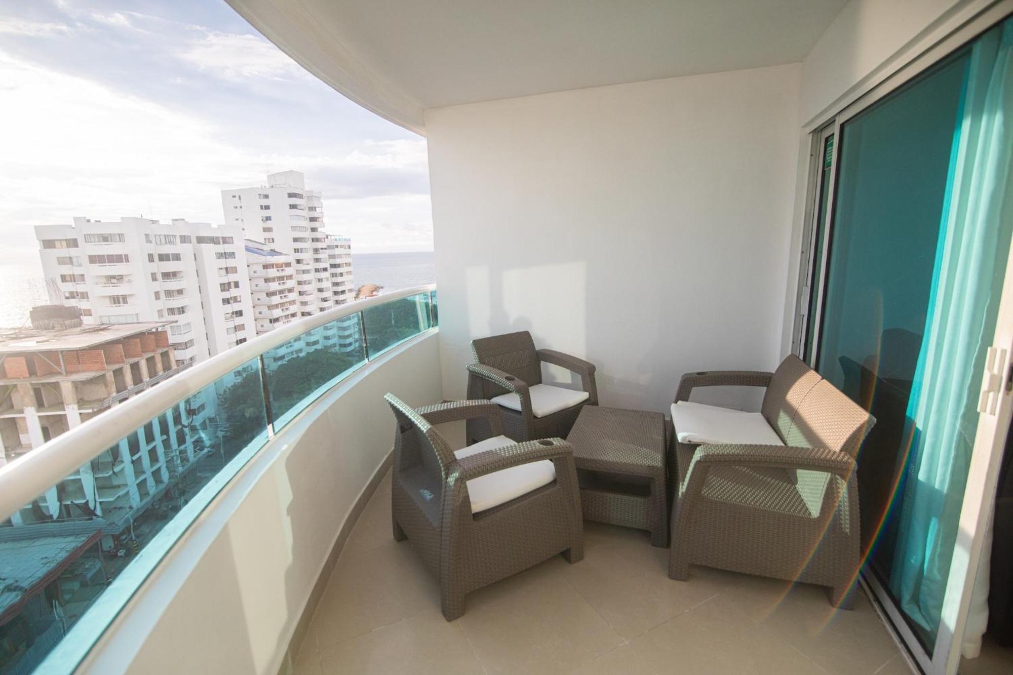 2b/2b Gorgeous Sunsets-ocean View -pool Apartment Cartagena