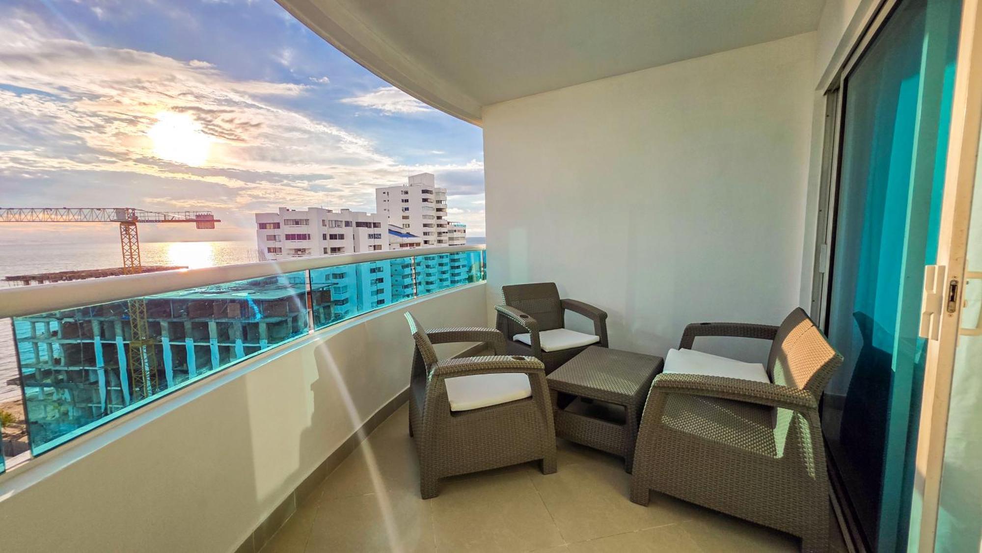 Apartment 2b/2b Gorgeous Sunsets-ocean View -pool